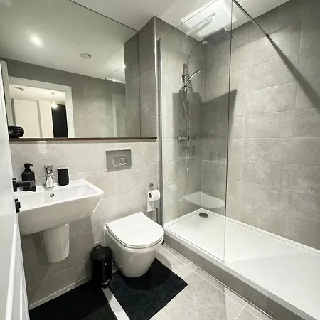 Pinetree - Centre Leeds *