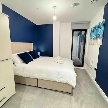 Pinetree - Centre Leeds *