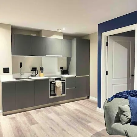 Pinetree - Centre Leeds شقة