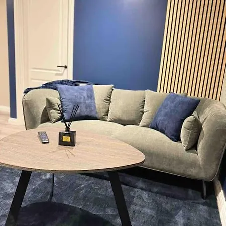 Pinetree - Centre Leeds * ليدز