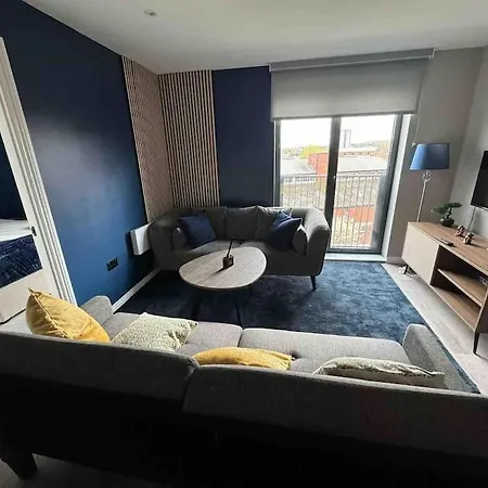 Pinetree - Centre Leeds * ليدز